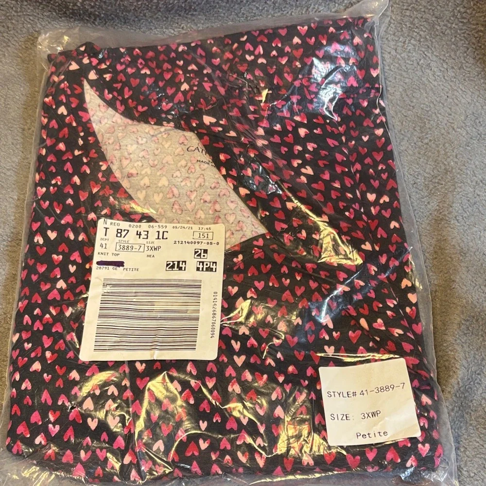 Catherines Black Knit Top with Pink & White Heart Print - Picture 1 of 2